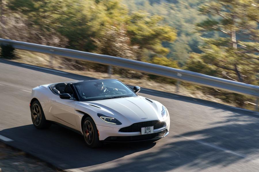  Aston Martin DB11 V8 Volante 2018 года  (NA) (фото 21 из 40)